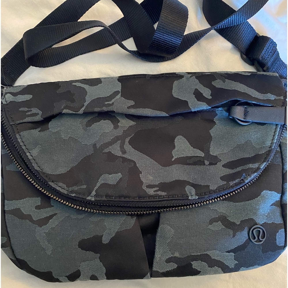 Lululemon 5L All Night Festival Bag  Camo / BLk EUC